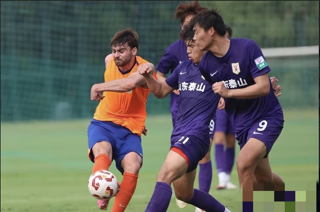 武大靖赛后谦逊发言登热搜，山东泰山大胜拜仁慕尼黑引发热议(武大靖深陷与网红女友的丑闻)